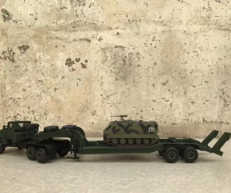 ​Mô hình đồ chơi lắp ghép Xe quân sự Kraz-260b tỷ lệ 1:72
