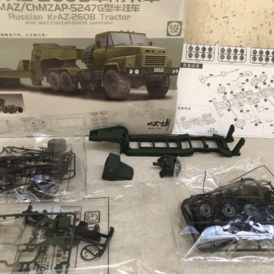 Mô hình đồ chơi lắp ghép Xe quân sự Kraz-260b tỷ lệ 1:72