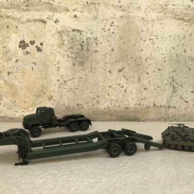 Mô hình đồ chơi lắp ghép Xe quân sự Kraz-260b tỷ lệ 1:72