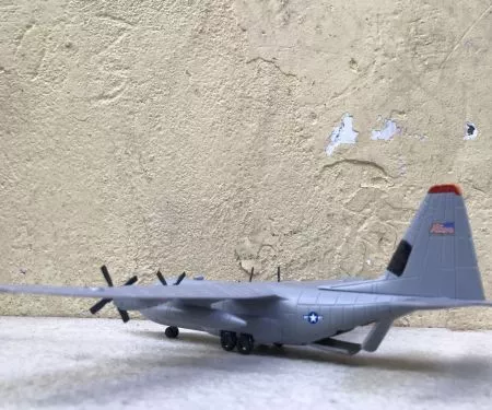 ​Mô hình lắp ráp Máy bay C-130 tỷ lệ 1:144