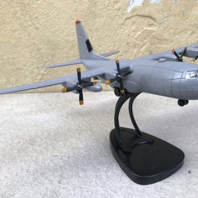Mô hình lắp ráp Máy bay C-130 tỷ lệ 1:144