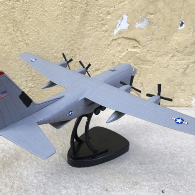Mô hình lắp ráp Máy bay C-130 tỷ lệ 1:144