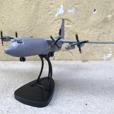 Mô hình lắp ráp Máy bay C-130 tỷ lệ 1:144