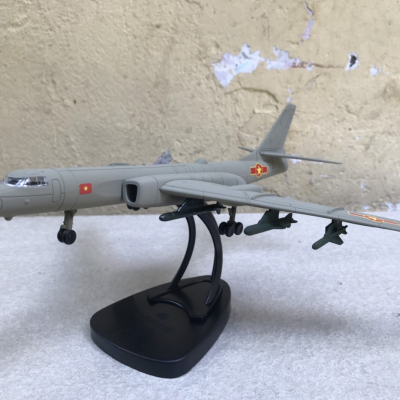 Mô hình lắp ráp Máy bay Ném bom Tupolev Tu-16  tỷ lệ 1:144