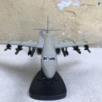 Mô hình lắp ráp Máy bay Ném bom Tupolev Tu-16  tỷ lệ 1:144