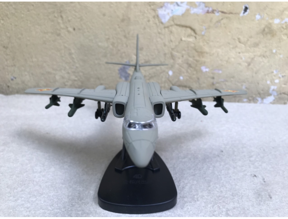 Mô hình lắp ráp Máy bay Ném bom Tupolev Tu-16 tỷ lệ 1:144 Mô hình lắp ráp Máy bay Ném bom Tupolev Tu-16 tỷ lệ 1:144