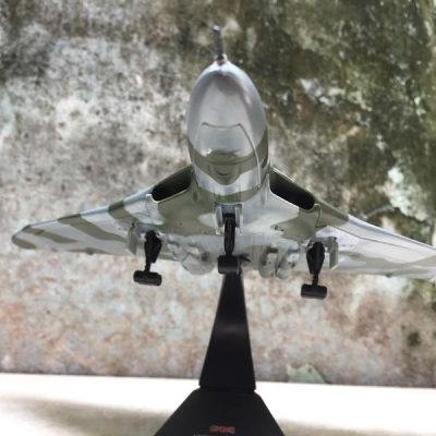 Máy bay ném Bom Anh Vulcan B MK2 tỷ lệ 1:144