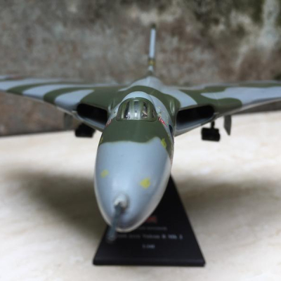 Máy bay ném Bom Anh Vulcan B MK2 tỷ lệ 1:144