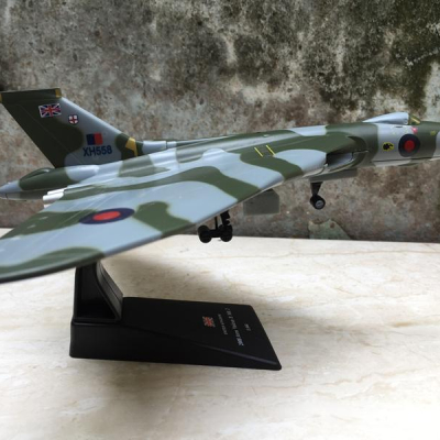 Máy bay ném Bom Anh Vulcan B MK2 tỷ lệ 1:144