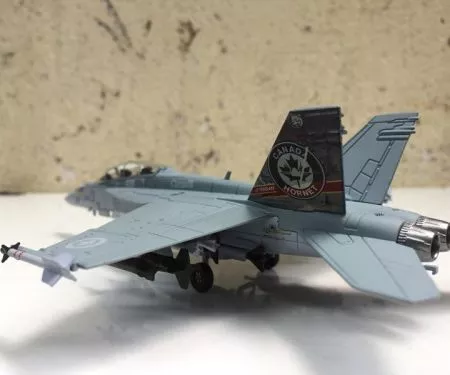 Máy bay Tiêm kích Mỹ F18F Super Hornet tỷ lệ 1:100