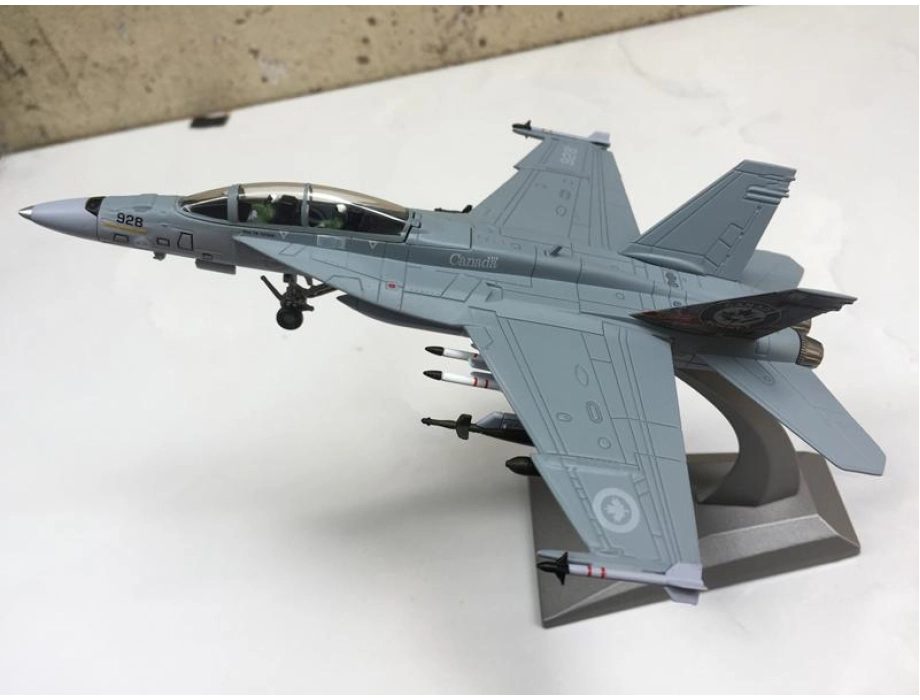 Máy bay Tiêm kích Mỹ F18F Super Hornet tỷ lệ 1:100