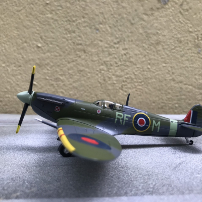Máy bay Tiêm kích (Mỹ) Supermarine Spitfire 1943 tỷ lệ 1:72