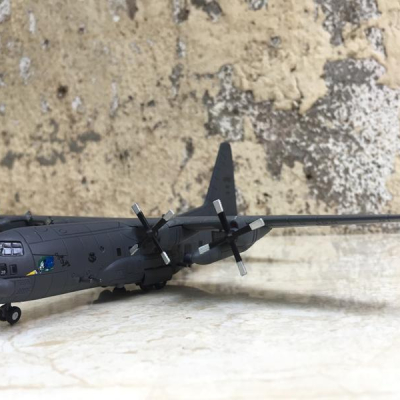 Mô hình máy bay vận tải C-130A 1:200