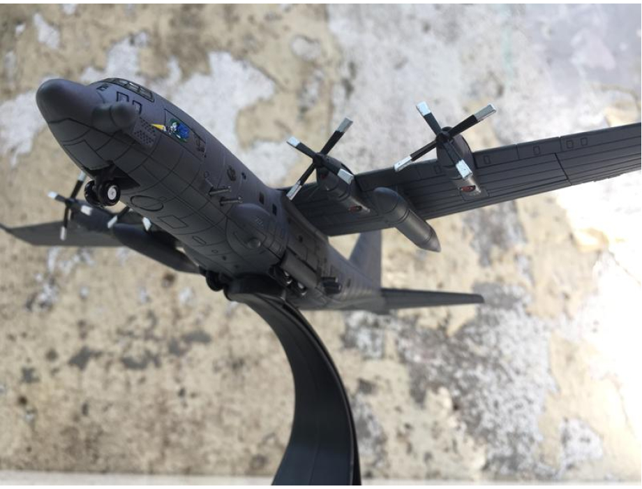 Mô hình máy bay vận tải C-130A 1:200 Mô hình máy bay vận tải C-130A 1:200