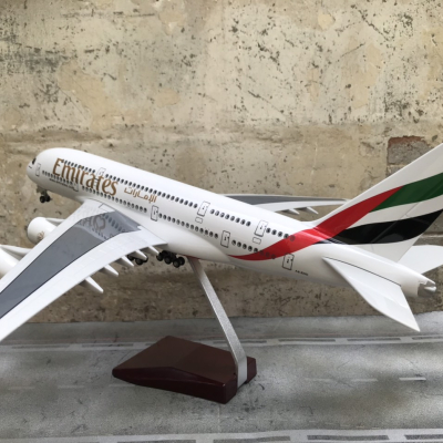 Mô hình máy bay A-380 Emirates (EK) Airways tỷ lệ 1:130