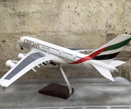 ​Mô hình máy bay A-380 Emirates (EK) Airways tỷ lệ 1:130