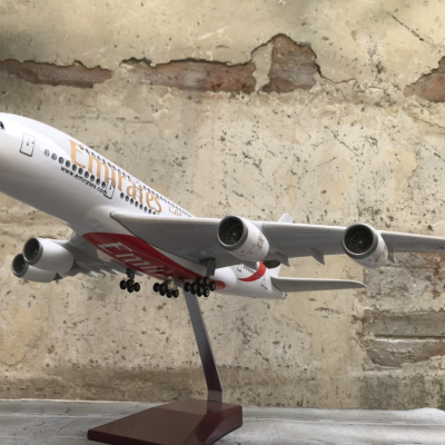 Mô hình máy bay A-380 Emirates (EK) Airways tỷ lệ 1:130