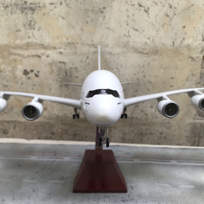 Mô hình máy bay A-380 Emirates (EK) Airways tỷ lệ 1:130
