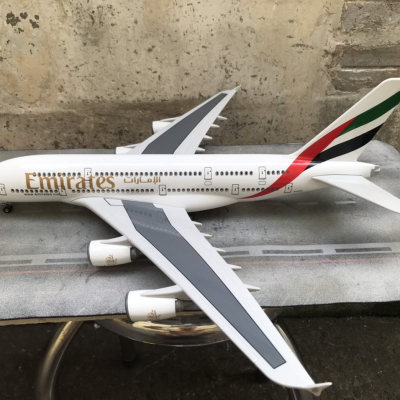 Mô hình máy bay A-380 Emirates (EK) Airways tỷ lệ 1:130