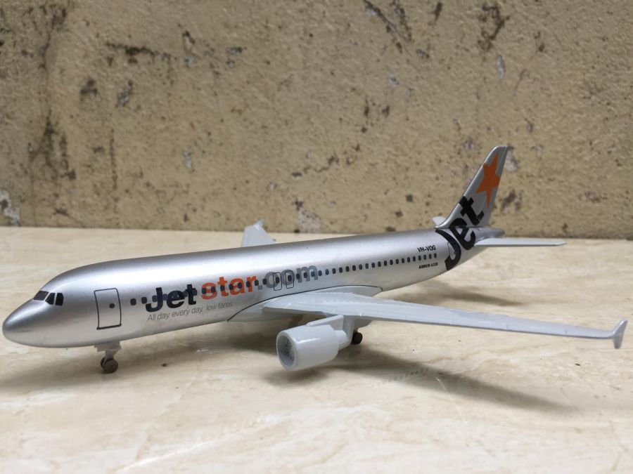 Mô hình máy bay AIRBUS A-320 Jetstar  tỷ lệ 1:350