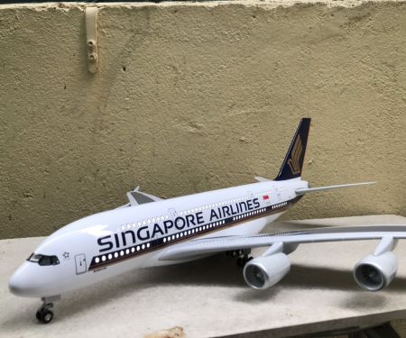 ​Mô hình máy bay AirBUS A380 Singapore Airlines  tỷ lệ 1:130