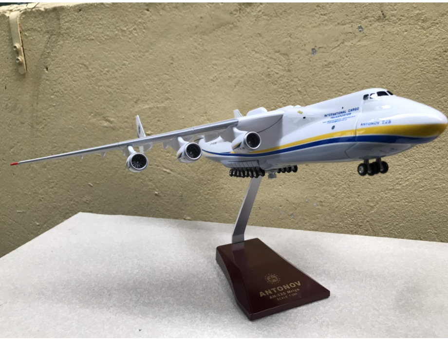 Mô hình máy bay ANTONOV Airlines tỷ lệ 1:200 Mô hình máy bay ANTONOV Airlines tỷ lệ 1:200