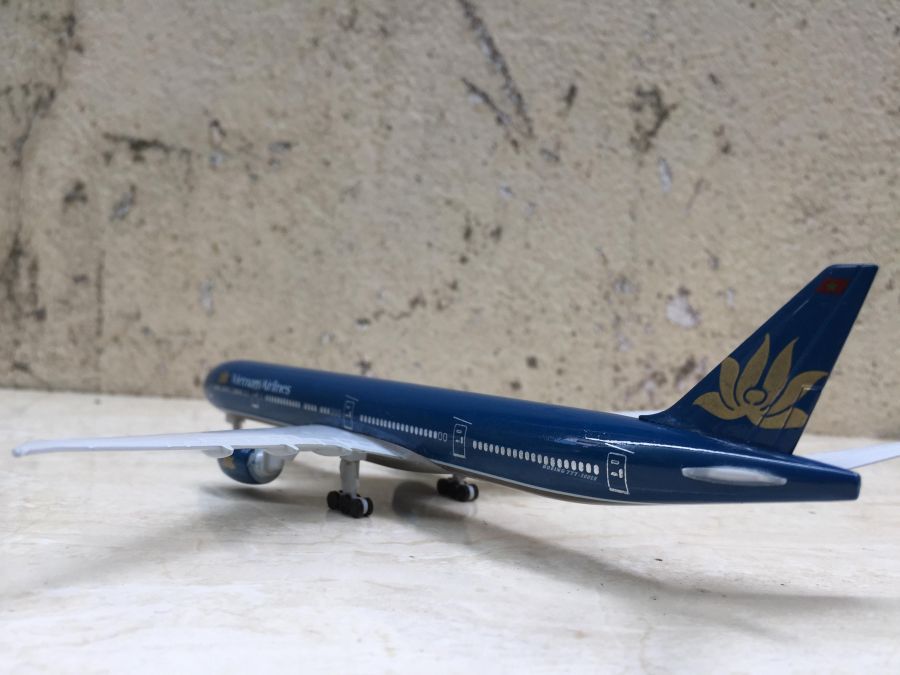 ​Mô hình máy bay Boeing 777 VIỆT NAM AIR LINE tỷ lệ 1:350