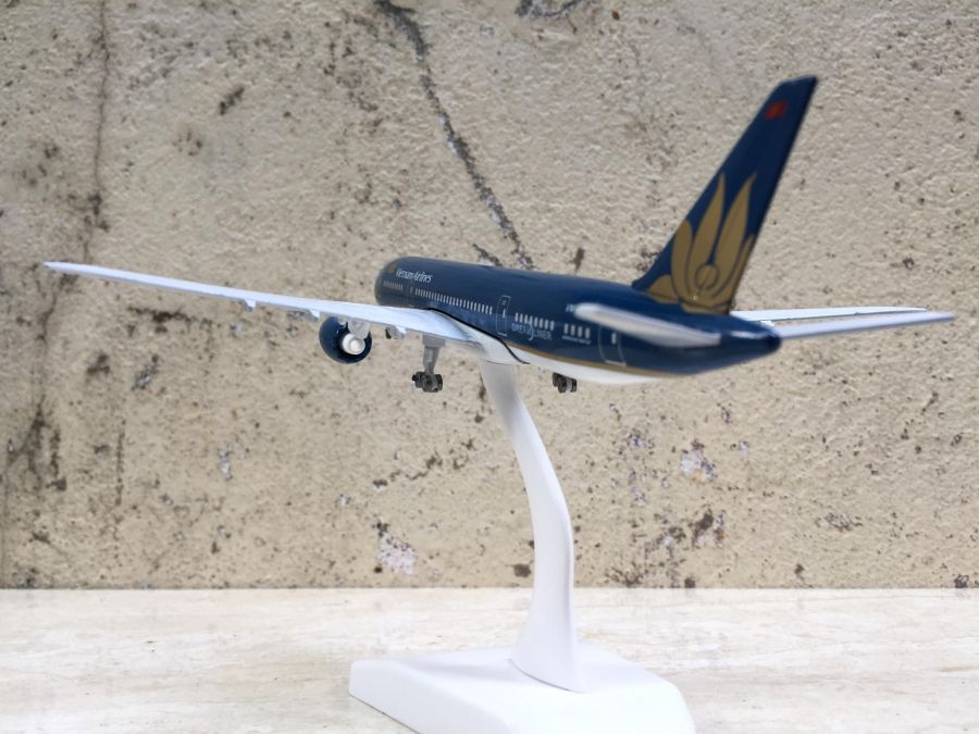 ​Mô hình máy bay Boeing A-350 VIỆT NAM AIR LINE tỷ lệ  1:350