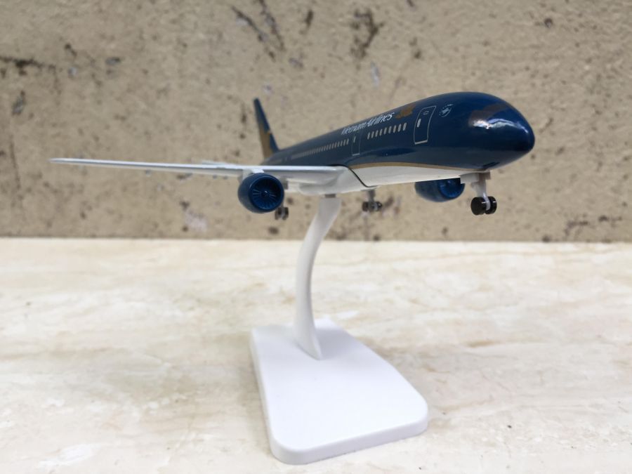 ​Mô hình máy bay Boeing A-350 VIỆT NAM AIR LINE tỷ lệ  1:350