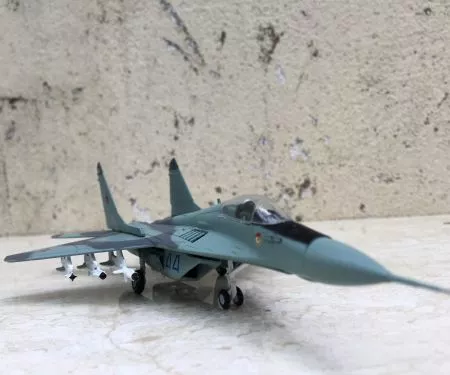 Mô hình Máy bay chiến đấu (Liên Xô) -  MIG 29  1/100