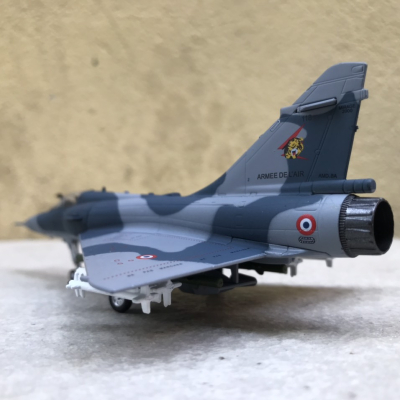 Mô hình Máy bay Dassault Mirage 2000 Fighter  tỷ lệ 1:100