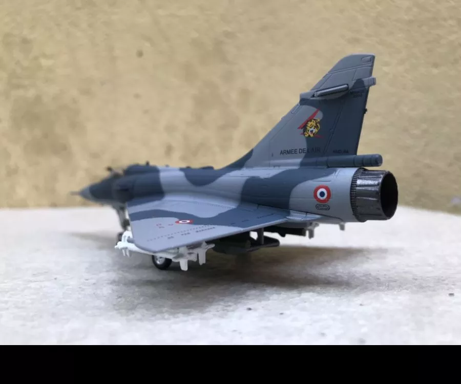 ​Mô hình Máy bay Dassault Mirage 2000 Fighter  tỷ lệ 1:100