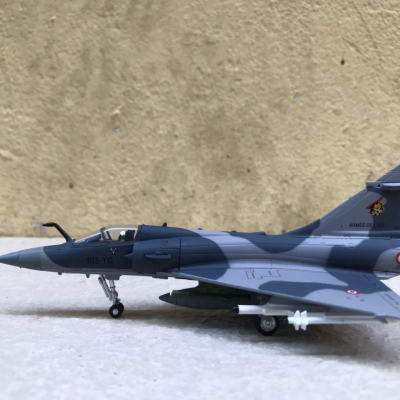 Mô hình Máy bay Dassault Mirage 2000 Fighter  tỷ lệ 1:100