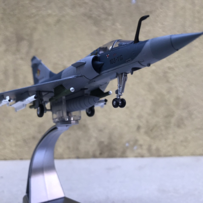 Mô hình Máy bay Dassault Mirage 2000 Fighter  tỷ lệ 1:100