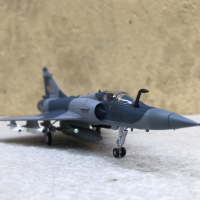 Mô hình Máy bay Dassault Mirage 2000 Fighter  tỷ lệ 1:100