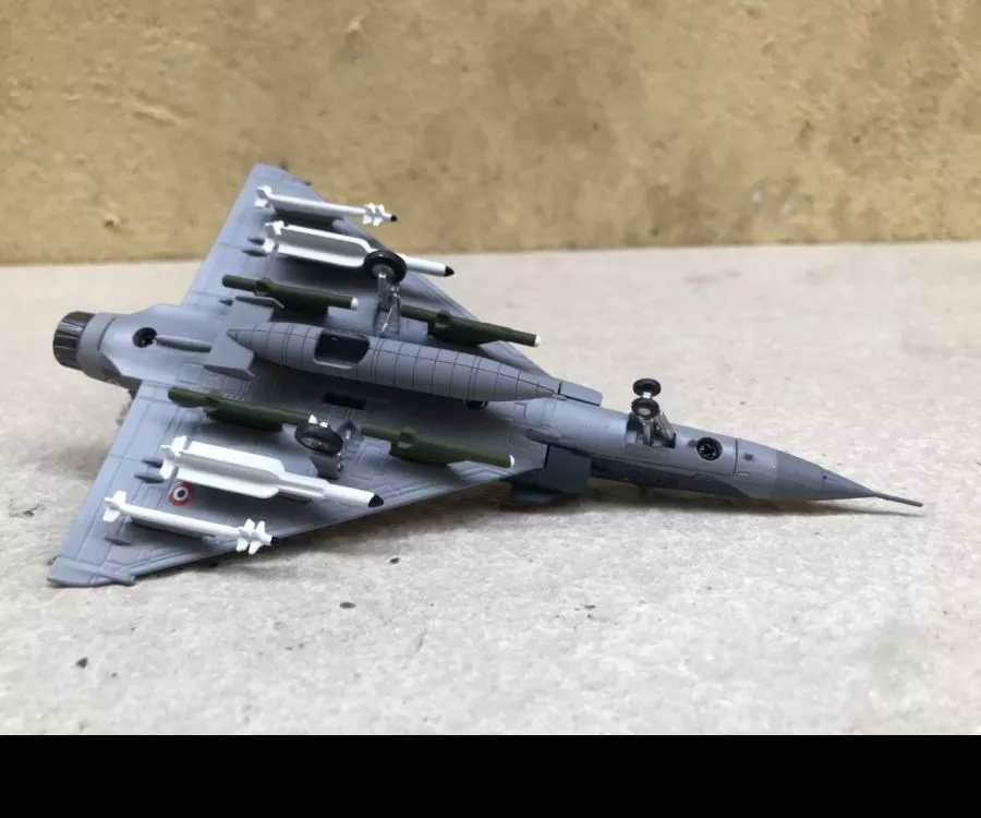 ​Mô hình Máy bay Dassault Mirage 2000 Fighter  tỷ lệ 1:100