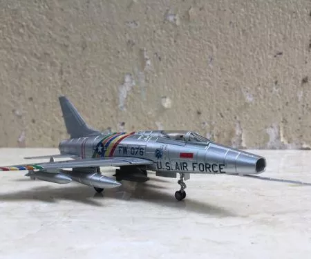 ​Mô hình Máy bay F-100 US.AIR FORCE tỷ lệ 1:100
