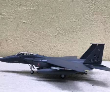 Mô hình Máy bay F-15E tỷ lệ 1:100