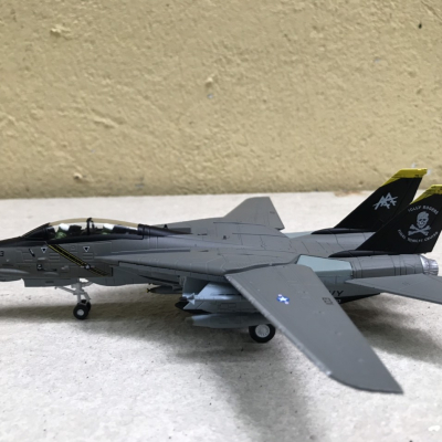 Mô hình Máy bay F-14a Gumman Tomcat  tỷ lệ 1:100