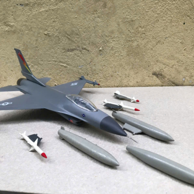 Mô hình Máy báy F-16 Lighting Falcon ABS tỷ lệ 1:48