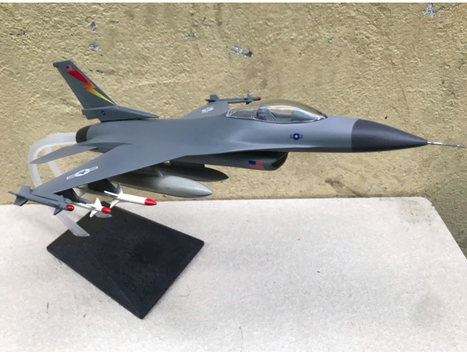 Mô hình Máy báy F-16 Lighting Falcon ABS tỷ lệ 1:48 Mô hình Máy báy F-16 Lighting Falcon ABS tỷ lệ 1:48