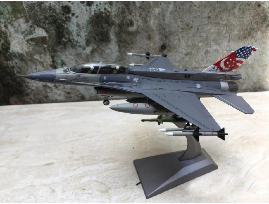 Mô hình Máy bay F-16C/D Block 52 của không quân Singapore tỷ lệ 1:72