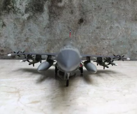 Mô hình Máy bay F-16C/D Block 52 của không quân Singapore tỷ lệ 1:72