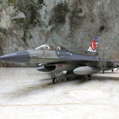 Mô hình Máy bay F-16C/D Block 52 của không quân Singapore tỷ lệ 1:72