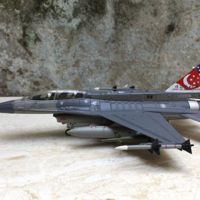 Mô hình Máy bay F-16C/D Block 52 của không quân Singapore tỷ lệ 1:72