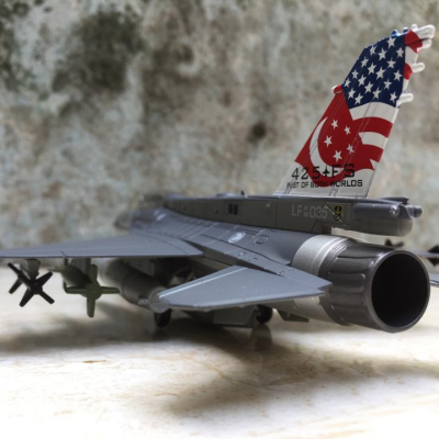 Mô hình Máy bay F-16C/D Block 52 của không quân Singapore tỷ lệ 1:72