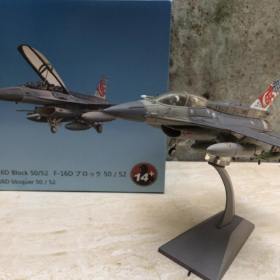 Mô hình Máy bay F-16C/D Block 52 của không quân Singapore tỷ lệ 1:72