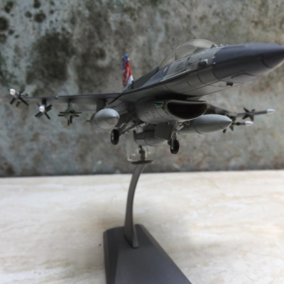 Mô hình Máy bay F-16C/D Block 52 của không quân Singapore tỷ lệ 1:72