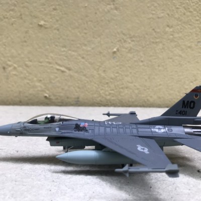 Mô hình Máy bay F-16C tỷ lệ 1:100