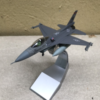 Mô hình Máy bay F-16C tỷ lệ 1:100